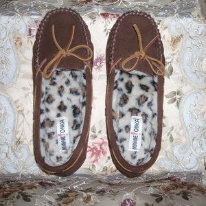 Minnetonka Moccasins - Brown Leather Suede - Whipstich detail, Suede Bow